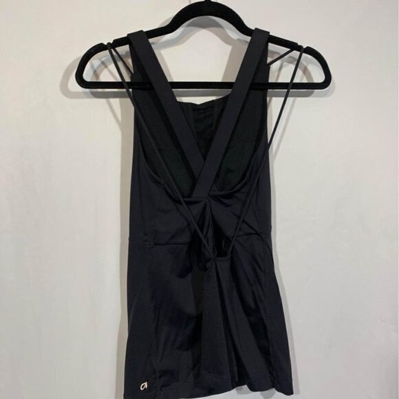 GAP fit woman’s workout tank. Cutouts and strappy back. Black. Size medium. New - Picture 3 of 10